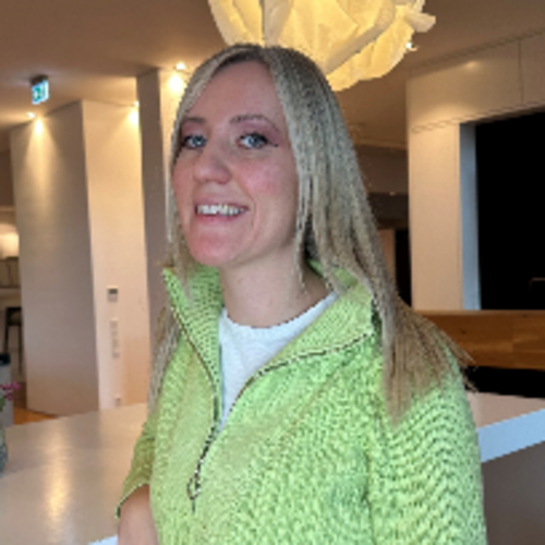 Stephanie Oyntzen